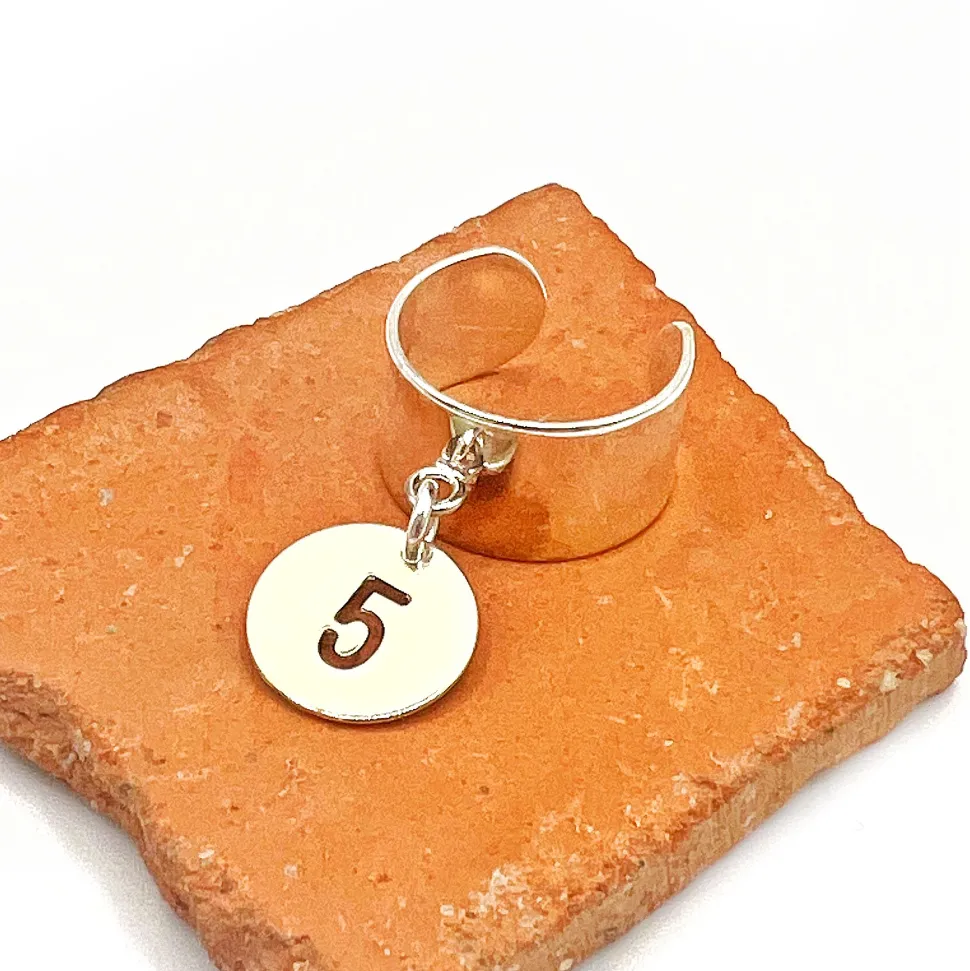 bague_chiffre_1.webp Musardise Bague Chiffre< Bagues