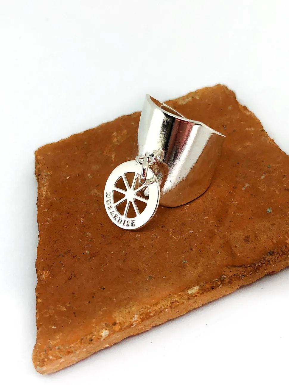 bague_large_roue_0.webp Musardise Bague Large Roue< Bagues