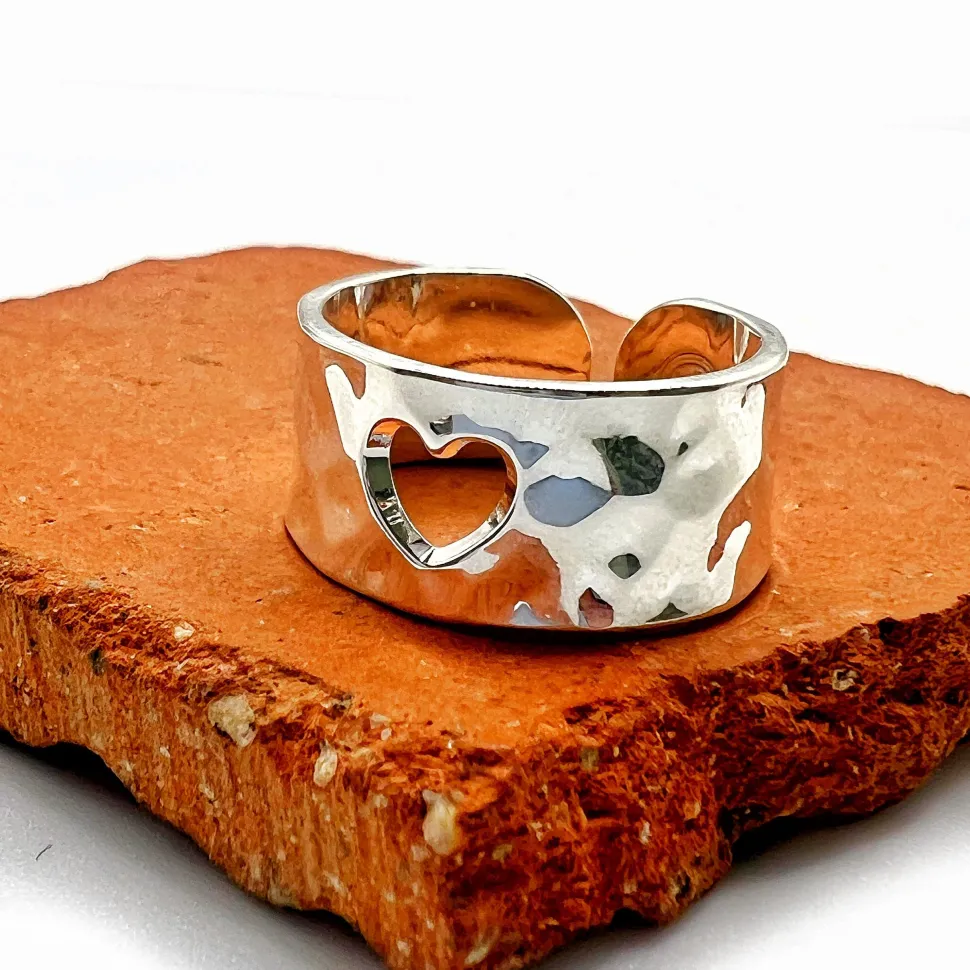bague_martelee_coeur_0.webp Musardise Bague Martelee Coeur< Bagues