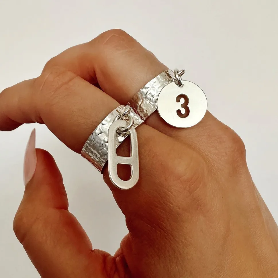 bague_martelee_numera_0.webp Musardise Bague Martelee Numera< Bagues