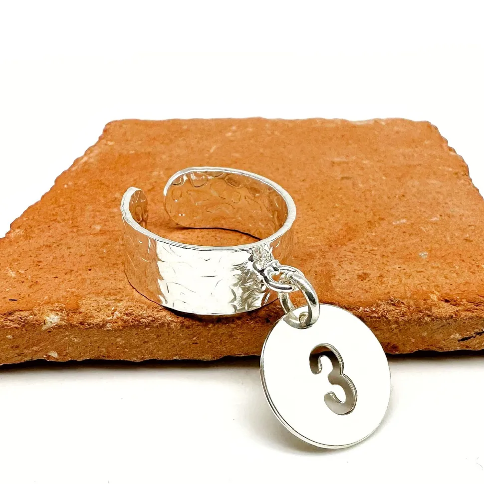 bague_martelee_numera_1.webp Musardise Bague Martelee Numera< Bagues