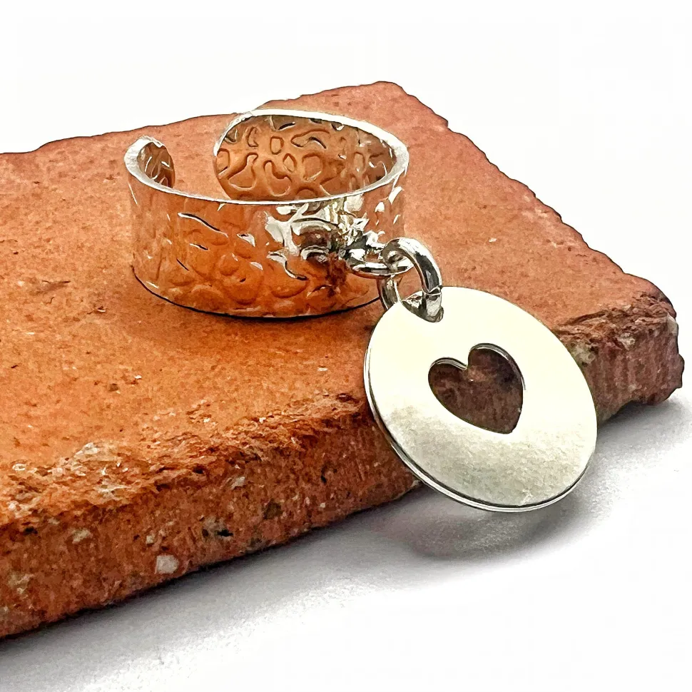 bague_martelee_pendentif__0-1.webp Musardise Bague Martelee Pendentif Coeur< Bagues