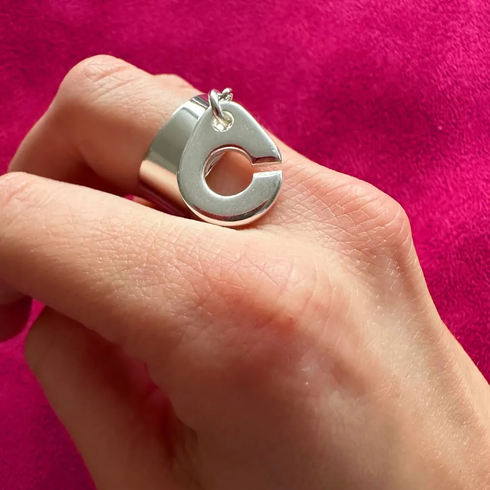 bague_menotte_0.webp Musardise Bague Menotte< Bagues