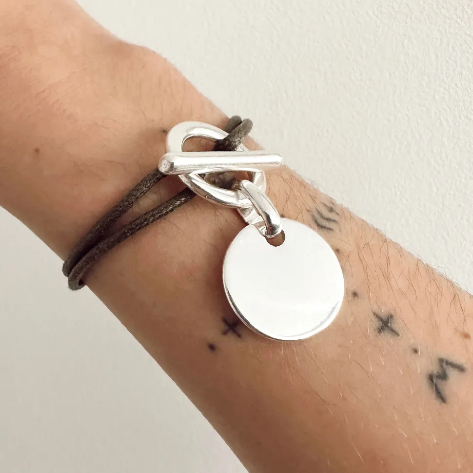 bracelet_attache_petite_m_0.webp Musardise Bracelet Attache Petite Medaille< Bracelets