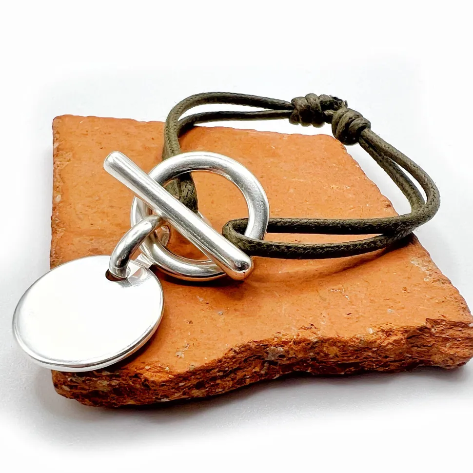 bracelet_attache_petite_m_2.webp Musardise Bracelet Attache Petite Medaille< Bracelets