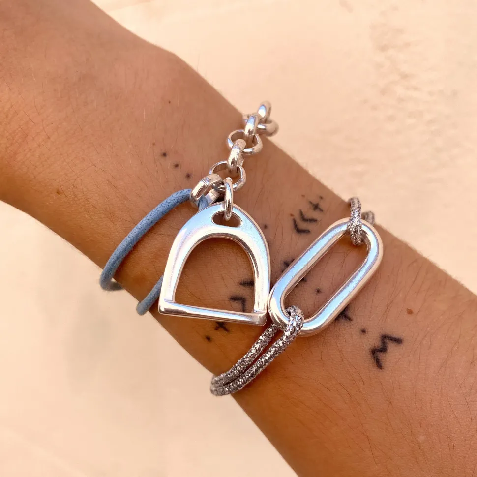 bracelet_demichaine_etrie_1.webp Musardise Bracelet Demi-Chaine Etrier< Bracelets