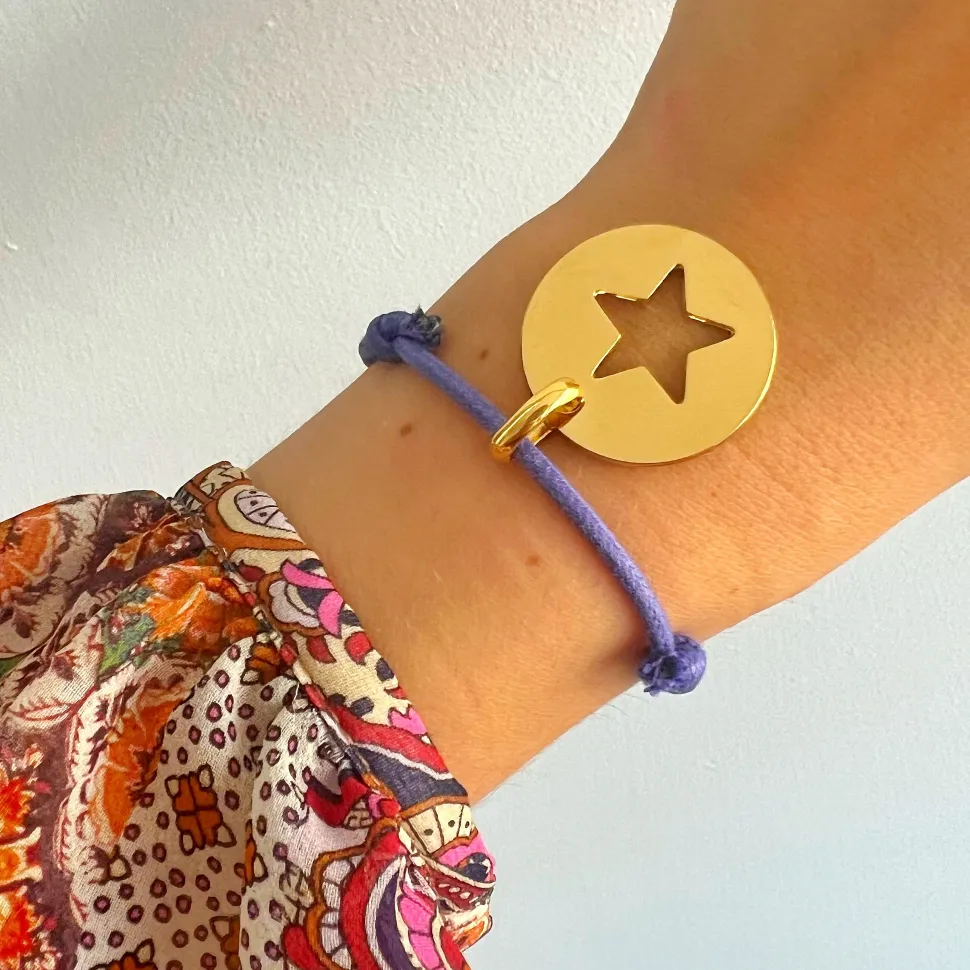bracelet_etoile_dore_1-1.webp Musardise Bracelet Etoile Dore< Bracelets