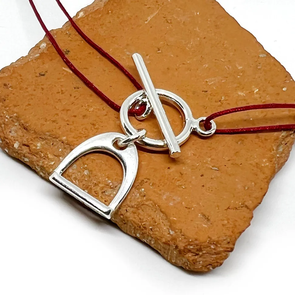 collier_lou_etrier_0.webp Musardise Collier Lou Etrier< Colliers