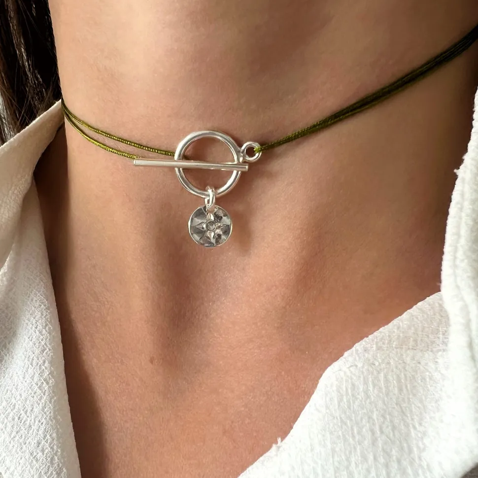 collier_lou_medaille_mart_0.webp Musardise Collier Lou Medaille Martelee< Colliers