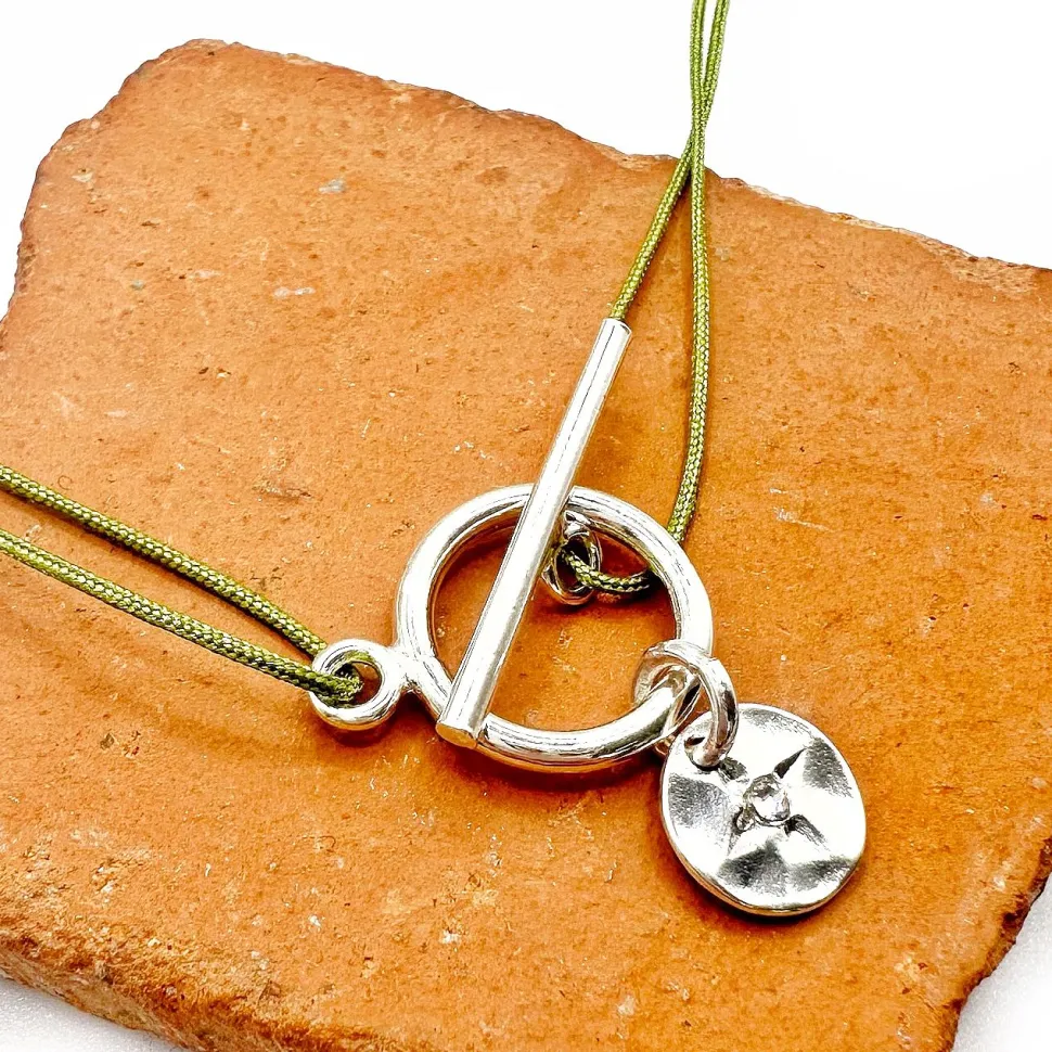 collier_lou_medaille_mart_1.webp Musardise Collier Lou Medaille Martelee< Colliers