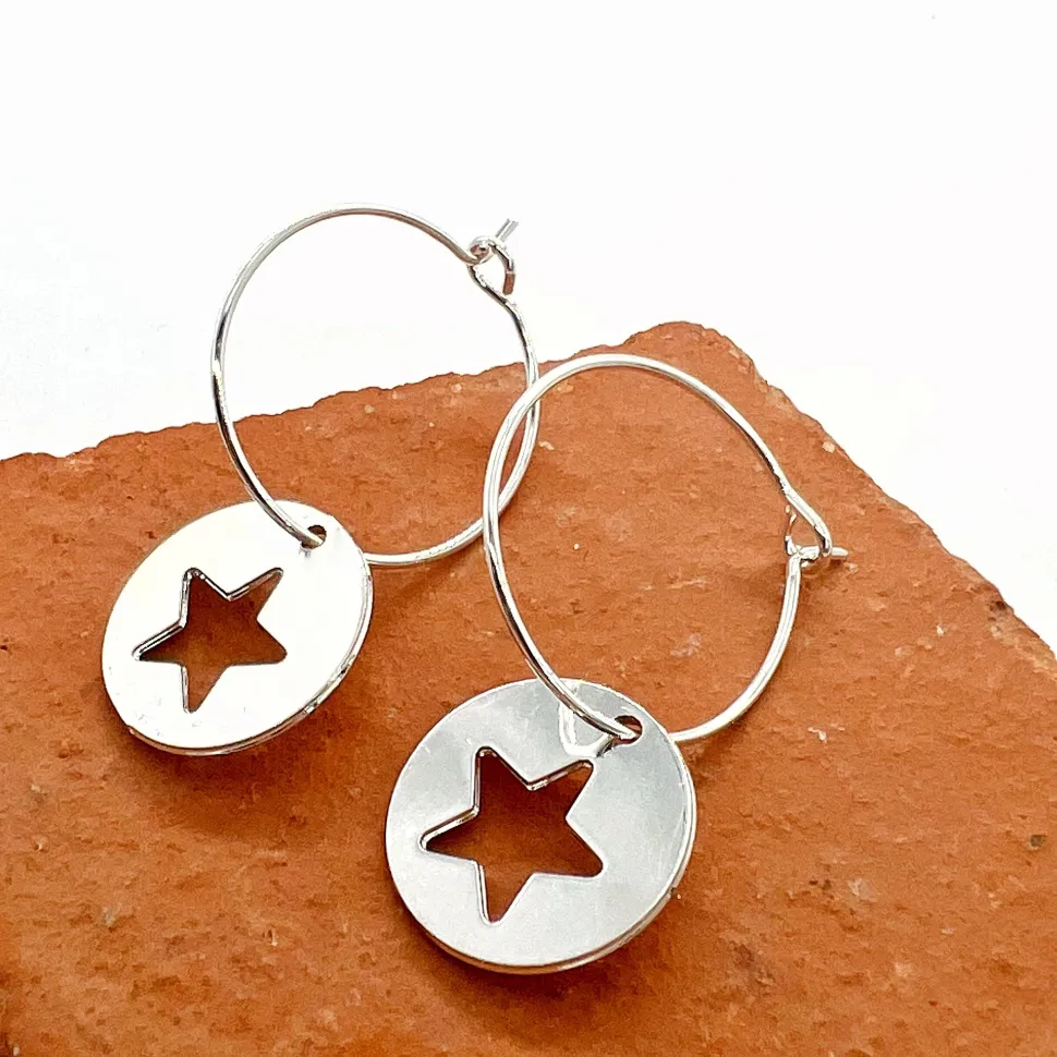 creoles_gm_etoiles_0.webp Musardise Creoles Gm Etoiles< Boucles D'Oreilles