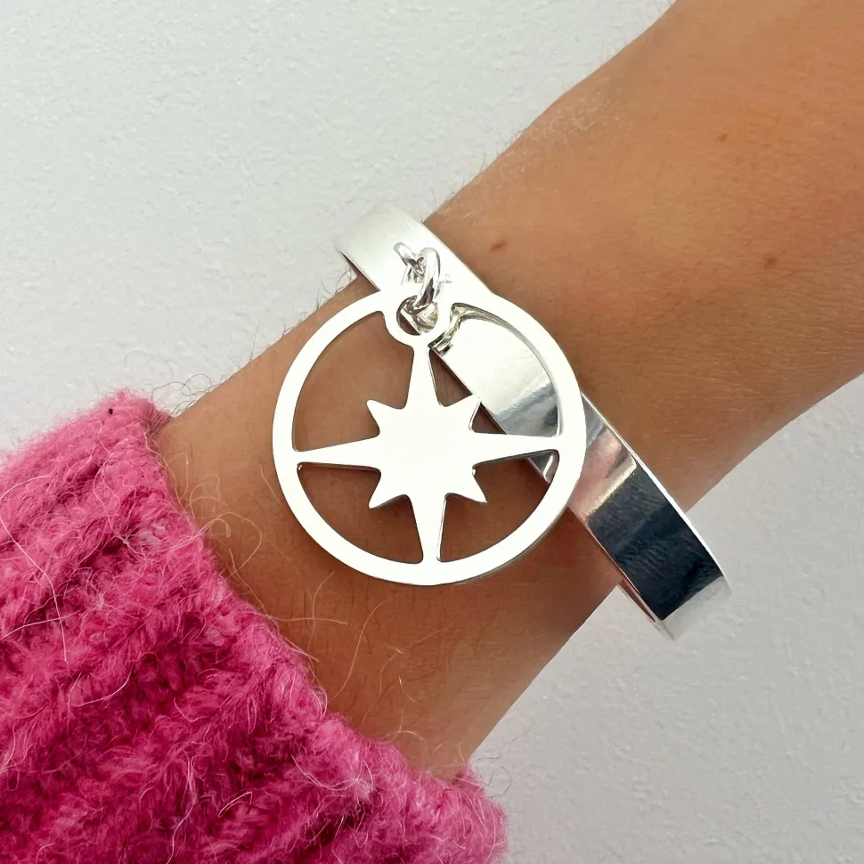 demijonc_starla_1.webp Musardise Demi-Jonc Starla< Bracelets