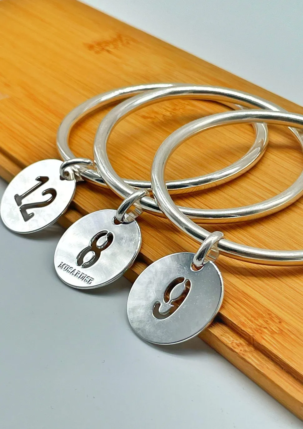 jonc_chiffre_numera_4.webp Musardise Jonc Chiffre Numera< Bracelets