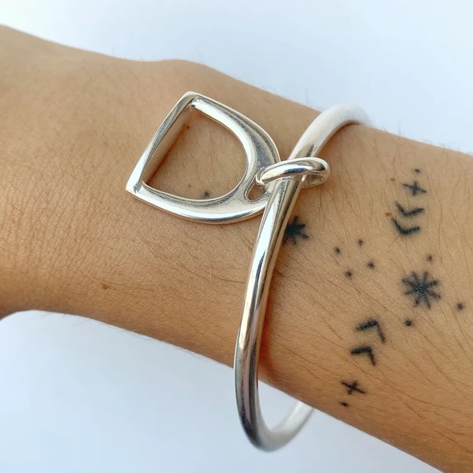 jonc_etrier_0.webp Musardise Jonc Etrier< Bracelets