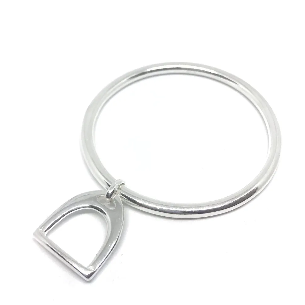 jonc_etrier_1.webp Musardise Jonc Etrier< Bracelets